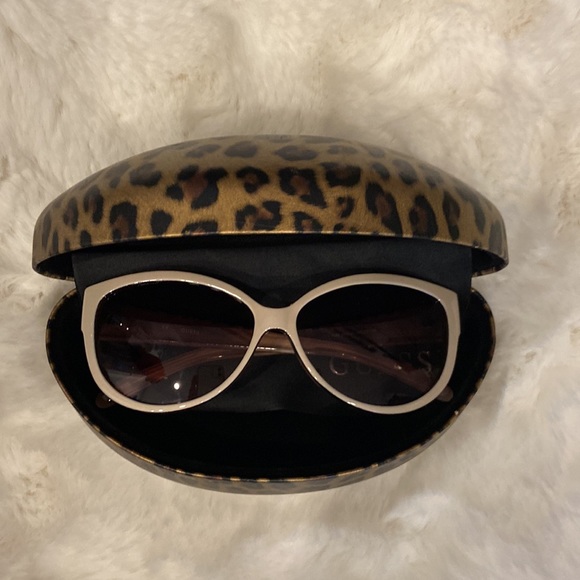 EUC Guess Cat Eye Sunglasses with Case
